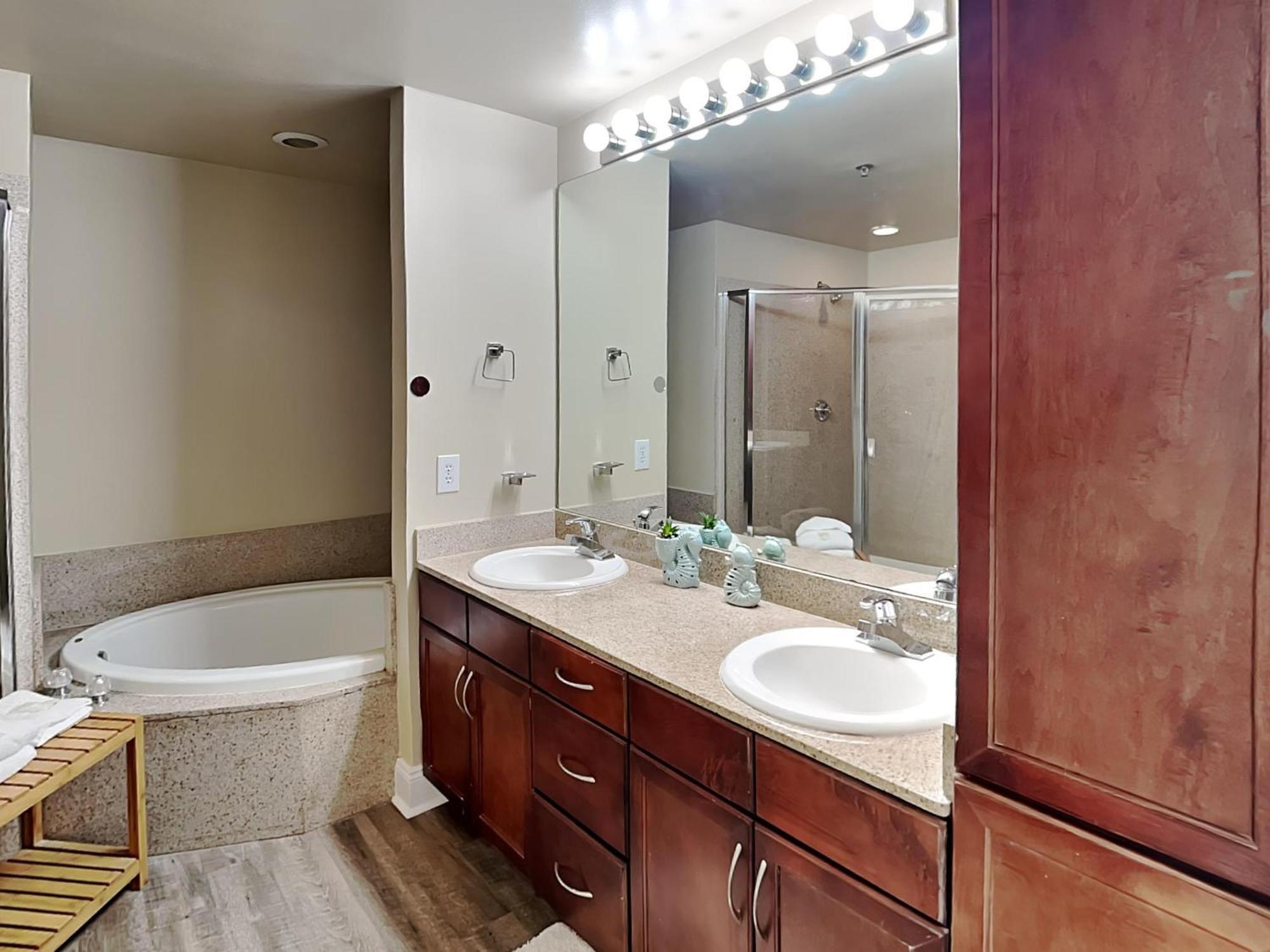 Laketown Wharf #1126 Apartment