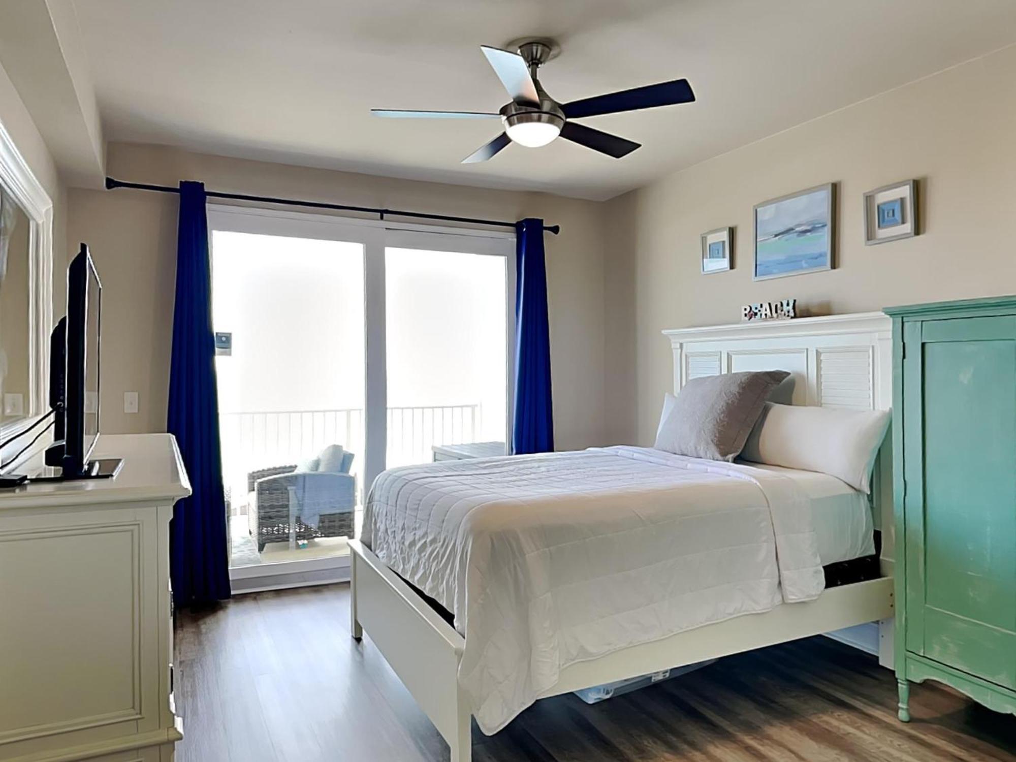 Laketown Wharf #1126 Apartment